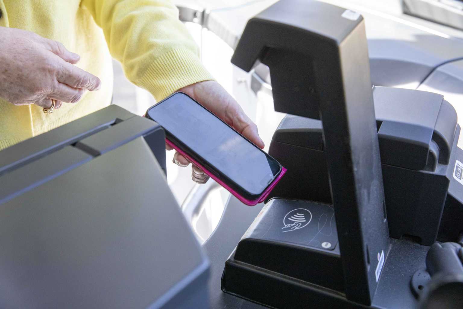 Person paying using the Fastrack app